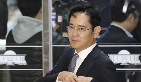 सैमसंग के वारिस ली जी-योंग के खिलाफ गिरफ्तारी वारंट