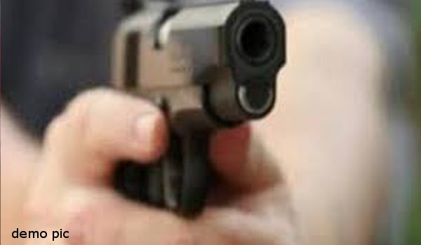 मेरठ : संदिग्ध हालात में भाजपा नेता की पत्नी को लगी गोली, मौत मेरठ : संदिग्ध हालात में भाजपा नेता की पत्नी को लगी गोली, मौत