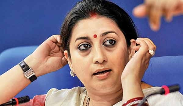 स्मृति इरानी की मार्कशीट जांच पर हाईकोर्ट ने लगाई रोक स्मृति इरानी की मार्कशीट जांच पर हाईकोर्ट ने लगाई रोक