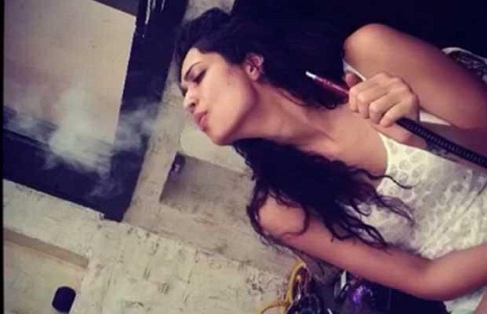 ss-1134-SmokingKarishmaTanna