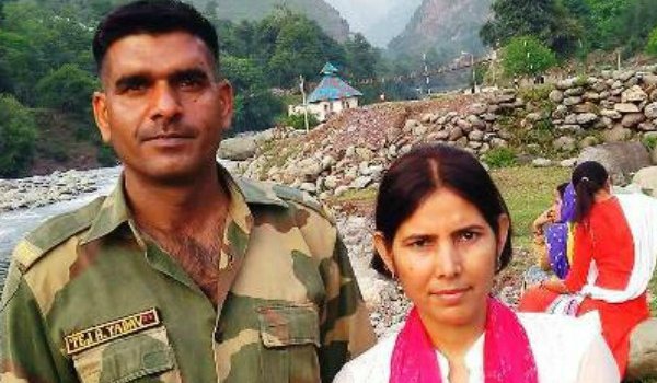 BSF जवान तेज बहादुर से मिलने के बाद पत्नी ने कोर्ट में कहा, पति सुरक्षित