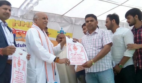 अन्नदान कर लोगों को दें जीवनदान : डॉ. प्रवीण तोगडिया अन्नदान कर लोगों को दें जीवनदान : डॉ. प्रवीण तोगडिया