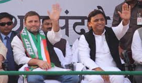 पीएम मोदी को निशाने पर लेकर कानपुर में गरजे राहुल-अखिलेश पीएम मोदी को निशाने पर लेकर कानपुर में गरजे राहुल-अखिलेश