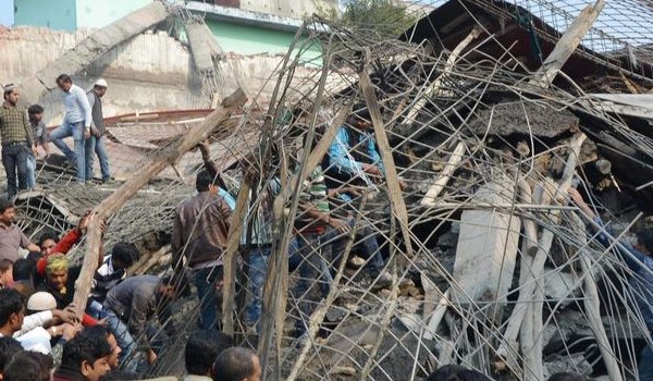कानपुर : मलबा हटाते ही निकले दो लापता मजदूरों के शव कानपुर : मलबा हटाते ही निकले दो लापता मजदूरों के शव