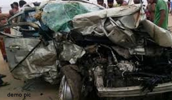 मुंबई : तेज रफ्तार कार पेड़ से टकराई, सात की मौत