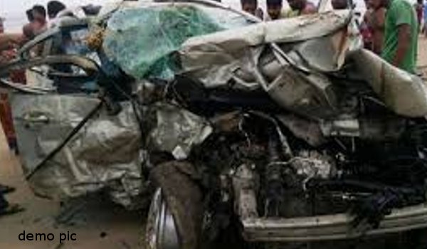 मुंबई : तेज रफ्तार कार पेड़ से टकराई, सात की मौत