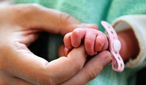 12 साल की उम्र में ये बच्चा खुद बन गया बेटी का बाप 12 साल की उम्र में ये बच्चा खुद बन गया बेटी का बाप