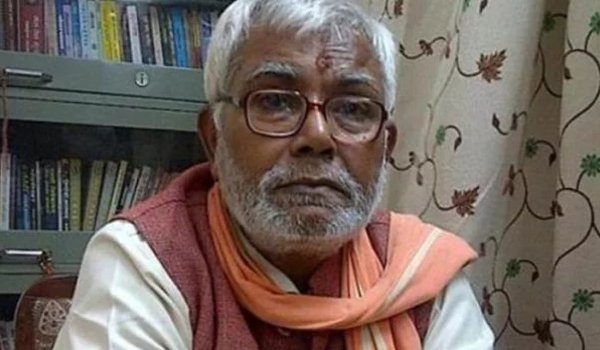 अकेले बस में बैठने की बात को हुकुमदेव नारायण सिंह ने नकारा अकेले बस में बैठने की बात को हुकुमदेव नारायण सिंह ने नकारा