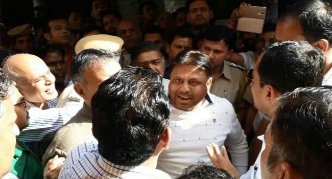 sdm की नेताओं को खरी खरी, 30 तक अतिक्रमण नहीं हटा तो प्रशासन हटाएगा sdm की नेताओं को खरी खरी, 30 तक अतिक्रमण नहीं हटा तो प्रशासन हटाएगा