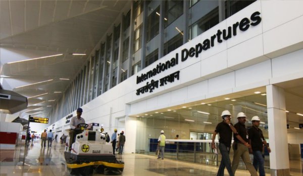 दिल्ली एयरपोर्ट पर एयर इंडिया के अफसर से बदसलूकी
