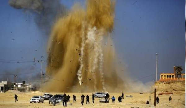 गाजा पट्टी पर इजराइल का हवाई हमला