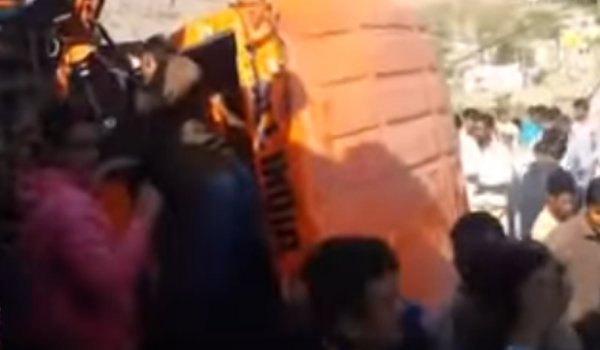 राजस्थान के हनुमानगढ में ट्रक जीप भिड़ंत में 18 मरे