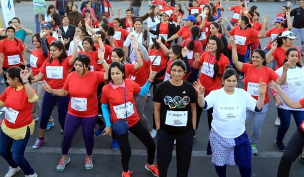 women participate in dream run with message of beti bachao-beti padhao