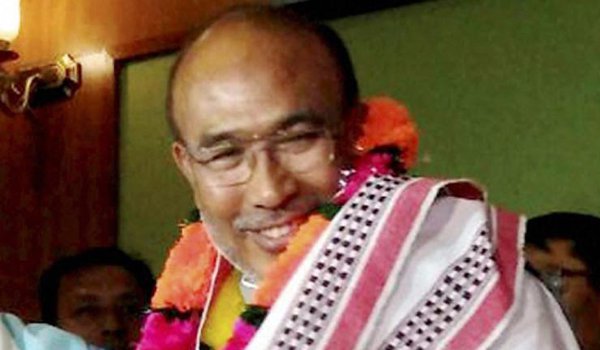मणिपुर के मुख्यमंत्री बने एन बीरेन सिंह, ली शपथ