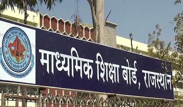 12वीं की परीक्षा शुरू, इंग्लिश पेपर लीक होने की उड़ी अफवाह 12वीं की परीक्षा शुरू, इंग्लिश पेपर लीक होने की उड़ी अफवाह