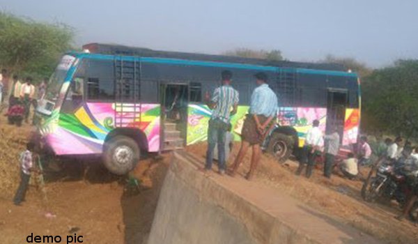 bus driver dies of heart failure, but saves 30 lives in tumkur district