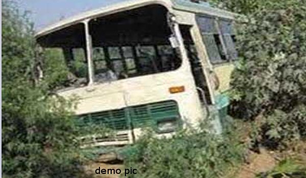रायसेन के पास यात्री बस खाई में गिरी, 3 यात्रियों की मौत
