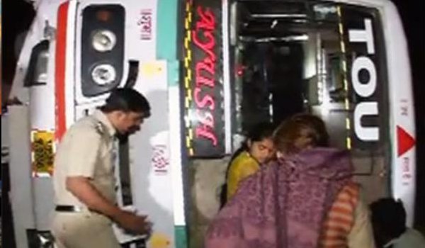 19 injured after sharif bound bus overturns in delhi