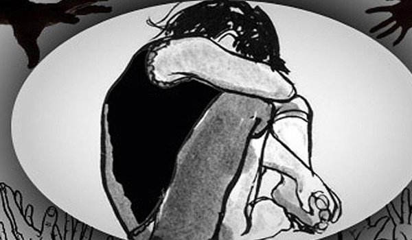 सामूहिक दुष्कर्म के बाद नाबालिग को कुएं में फेंका सामूहिक दुष्कर्म के बाद नाबालिग को कुएं में फेंका