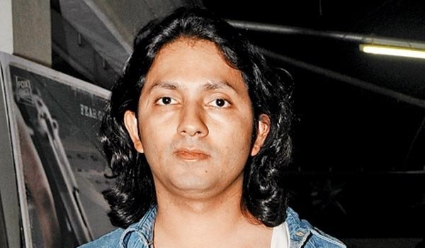 fir against shirish kunder for tweeting about CM Yogi adityanath