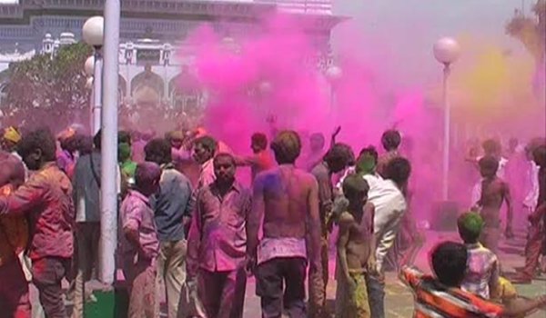 holi celebration at Dargah of Haji Waris Ali Shah in Barabanki