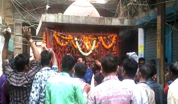 tears in the statue of lord hanuman in allahabad, devotees gathered