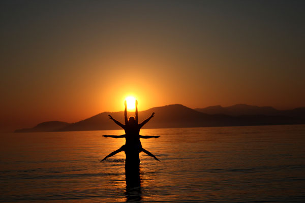 Do the sun welcome and get prosperity, honor, and achievement
