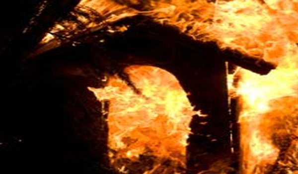 झोपड़ी में लगी आग से एक साल के बच्चे की मौत, दो गंभीर रूप से झुलसे झोपड़ी में लगी आग से एक साल के बच्चे की मौत, दो गंभीर रूप से झुलसे