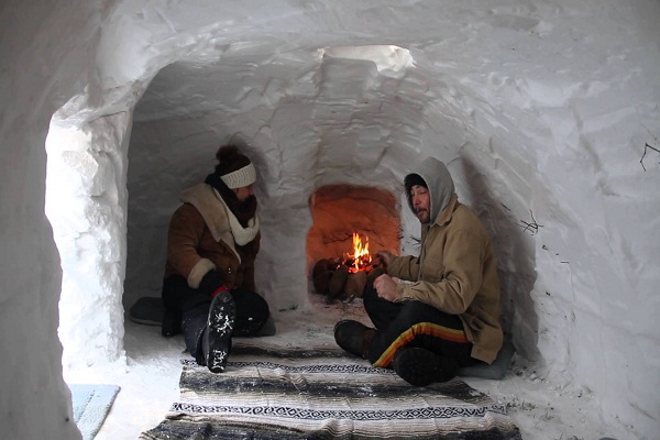 Dream of living in the snow house