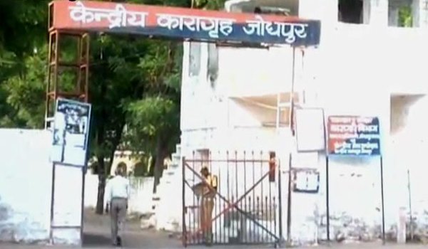 जोधपुर जेल में 14 मोबाइल और 24 सिम बरामद जोधपुर जेल में 14 मोबाइल और 24 सिम बरामद