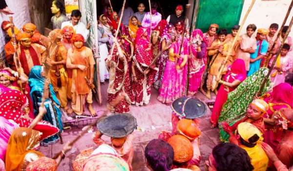 mathura barsana celebrates laddu maar holi 2017