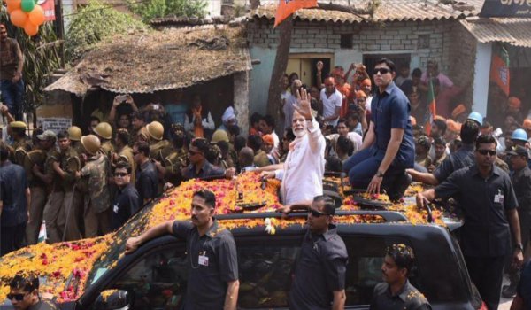 यूपी चुनाव 2017 : मोदी क्रेज ने बदली अंतिम फेज की फिजा यूपी चुनाव 2017 : मोदी क्रेज ने बदली अंतिम फेज की फिजा
