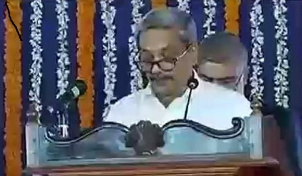 मनोहर पर्रिकर चौथी बार बने गोवा के मुख्यमंत्री मनोहर पर्रिकर चौथी बार बने गोवा के मुख्यमंत्री