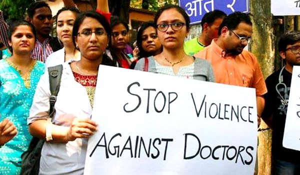 पांच दिन बाद काम पर लौटे महाराष्ट्र, दिल्ली के हड़ताली डॉक्टर