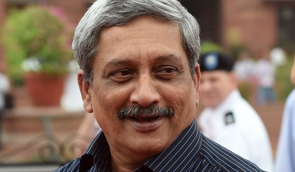 SC ने कहा 16 मार्च को गोवा में फ्लोर टेस्ट, पार्रिकर के शपथ पर रोक नहीं SC ने कहा 16 मार्च को गोवा में फ्लोर टेस्ट, पार्रिकर के शपथ पर रोक नहीं