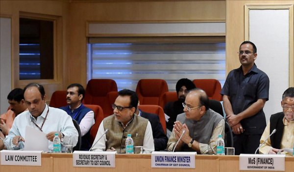 GST लागू होने से छोटे होटलों और ढाबों में भोजन होगा सस्ता GST लागू होने से छोटे होटलों और ढाबों में भोजन होगा सस्ता