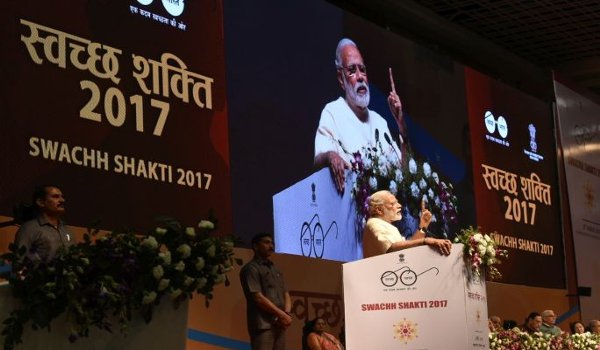 प्रधानमंत्री नरेंद्र मोदी ने दिए स्वच्छ शक्ति 2017 अवॉर्ड