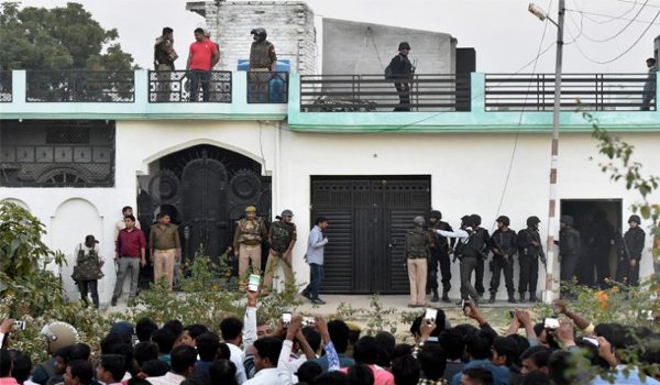 10 घंटे चली मुठभेड, मार गिराया गया आईएसआई आंतकी सैफुल्लाह 10 घंटे चली मुठभेड, मार गिराया गया आईएसआई आंतकी सैफुल्लाह