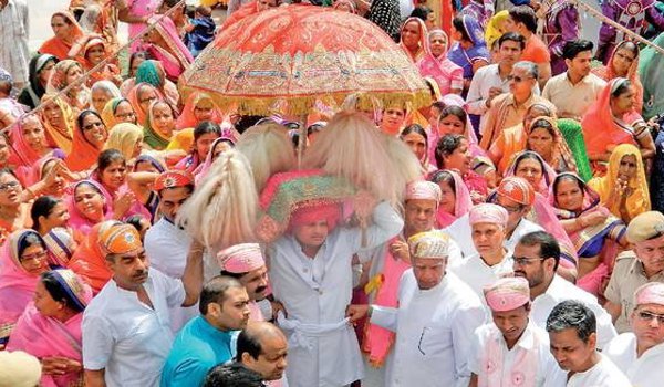 आनंदोत्सव बना रामस्नेही महाकुंभ, संतों ने पेश किया चढ़ावा