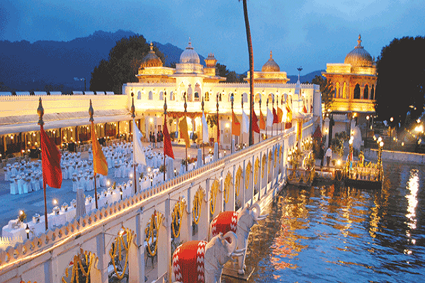 Tour & Travel : घूमने के लिए ये हैं कम बजट वाली बेहतरीन जगह Tour & Travel : घूमने के लिए ये हैं कम बजट वाली बेहतरीन जगह