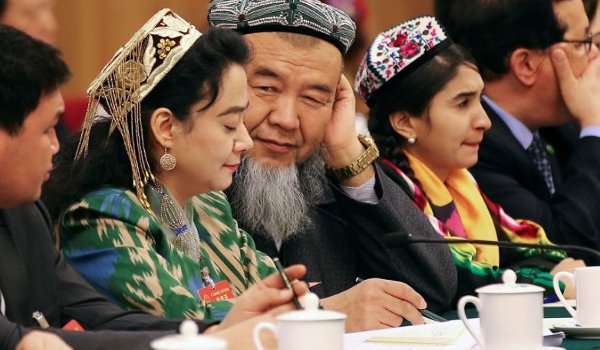 चीन में डरे सहमें मुसलमान! दाढ़ी रखने, बुर्का पहनने पर लगा बैन