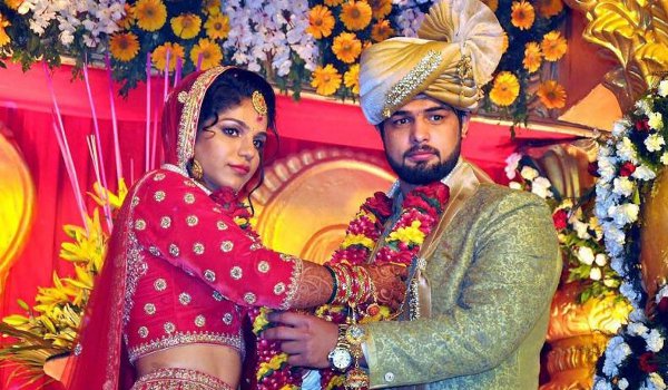 Rio Olympics bronze medalist sakshi Malik ties knot with wrestler Satyawart Kadian