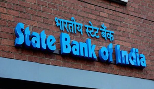 SBI ने बचत खातों में न्यूनतम राशि रखने की सीमा, अन्य शुल्क बढ़ाए