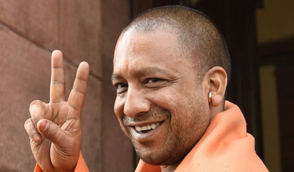 मंत्रिमंडल की तीसरी बैठक, योगी ने बदला गोरखपुर हवाईअडडे का नाम मंत्रिमंडल की तीसरी बैठक, योगी ने बदला गोरखपुर हवाईअडडे का नाम