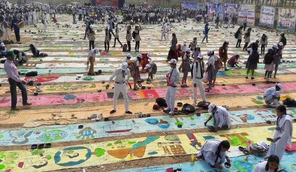 छत्तीसगढ़ : 21 हजार वर्गफीट पर पेंटिंग का रिकार्ड! छत्तीसगढ़ : 21 हजार वर्गफीट पर पेंटिंग का रिकार्ड!