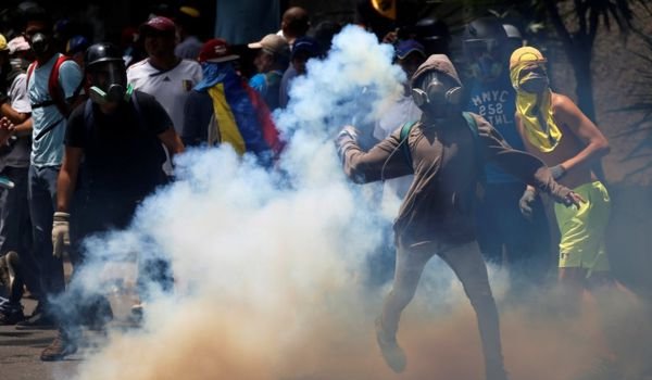 वेनेजुएला में सरकार विरोधी प्रदर्शन में 3 की मौत, 400 गिरफ्तार