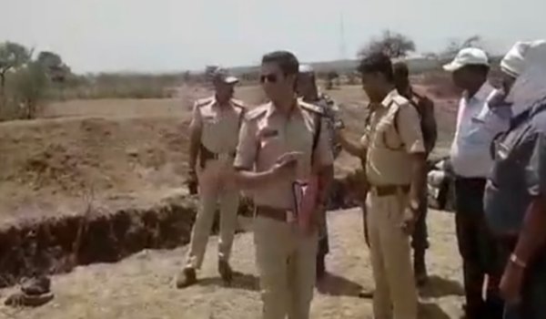 मध्यप्रदेश : सैन्य प्रशिक्षण के दौरान डेटोनेटर फटा, अफसर की मौत मध्यप्रदेश : सैन्य प्रशिक्षण के दौरान डेटोनेटर फटा, अफसर की मौत