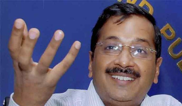 ईवीएम मशीन के मुद्दे पर चुनाव आयुक्त से मिले केजरीवाल ईवीएम मशीन के मुद्दे पर चुनाव आयुक्त से मिले केजरीवाल