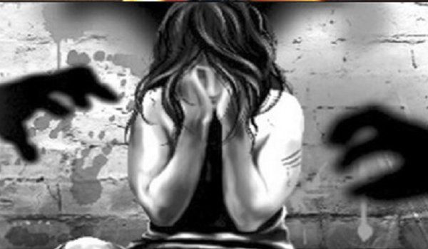 यूपी के बलरामपुर में पांच साल की बच्ची से रेप यूपी के बलरामपुर में पांच साल की बच्ची से रेप