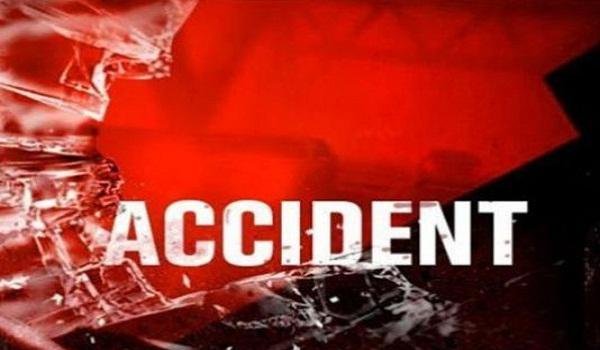 बिहार : कैदी वैन व ट्रक की टक्कर में 7 पुलिसकर्मियों की मौत बिहार : कैदी वैन व ट्रक की टक्कर में 7 पुलिसकर्मियों की मौत